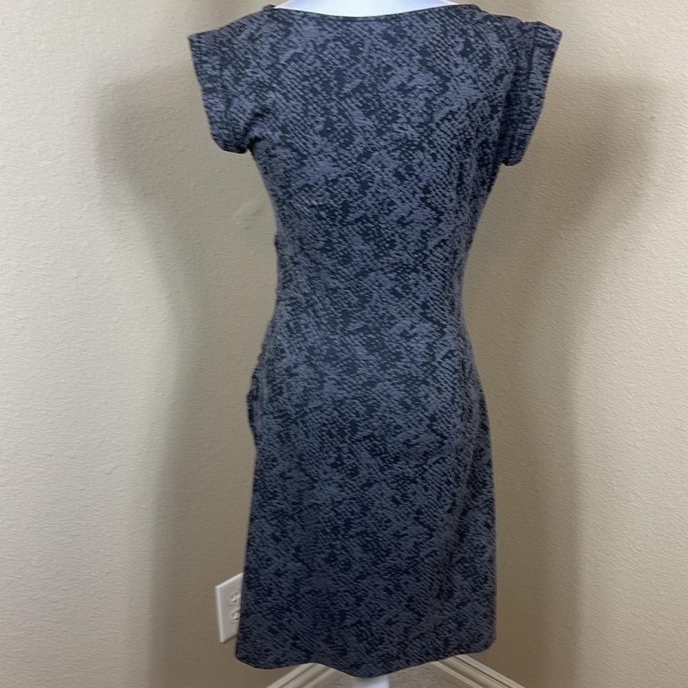 Ann Taylor Size 2 snake print body con dress - Picture 2 of 7